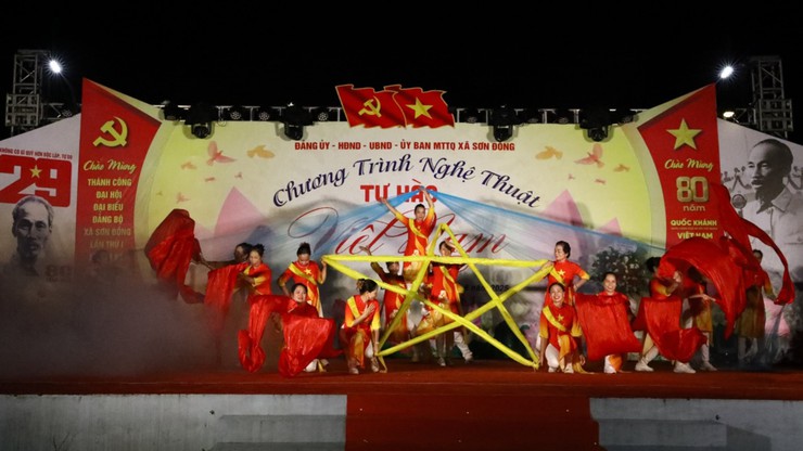 Sôi nổi chương trình nghệ thuật "Tự hào Việt Nam" tại xã Sơn Đồng- Ảnh 8.