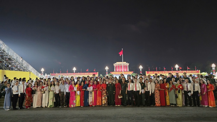 Đoàn đại biểu phường Long Biên tham dự Lễ diễu binh, diễu hành tại Quảng trường Ba Đình- Ảnh 4.