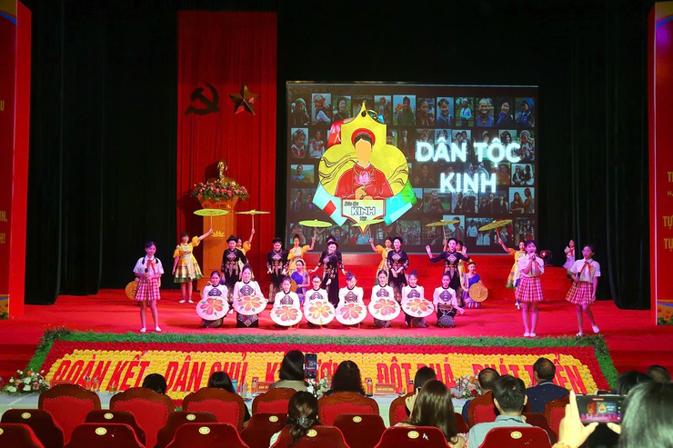 Phường Hai Bà Trưng tham gia Hội thi “Thiếu nhi Thủ đô tuyên truyền sách và Ca khúc măng non”  với chủ đề “Việt Nam quê hương em”- Ảnh 2.
