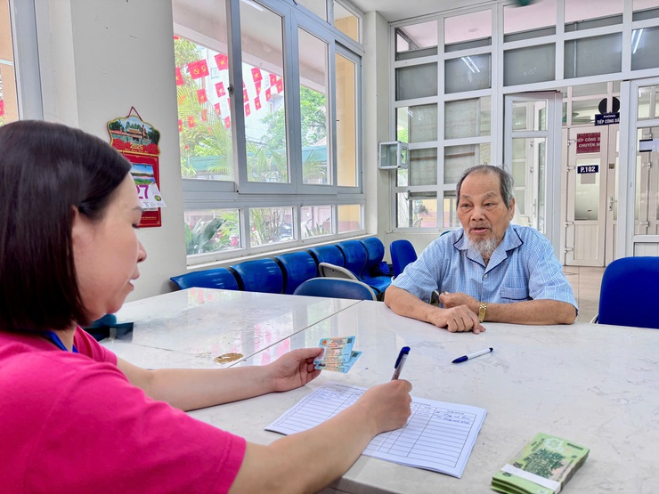 UBND PHƯỜNG VĂN MIẾU – QUỐC TỬ GIÁM GẤP RÚT TRIỂN KHAI TRAO QUÀ TẾT ĐỘC LẬP ĐẾN NHÂN DÂN TRÊN ĐỊA BÀN - Ảnh 5.