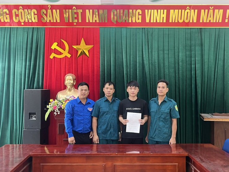 3 thanh niên xã Thanh Oai hăng hái viết đơn tình nguyện nhập ngũ năm 2026- Ảnh 1.
