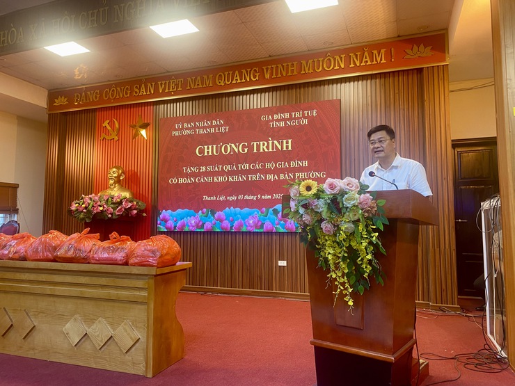 Phường Thanh Liệt: Gia đình Trí tuệ - Tình người trao 28 suất quà cho các hoàn cảnh khó khăn nhân dịp Quốc khánh 2/9 và mùa Vu Lan báo hiếu- Ảnh 2.