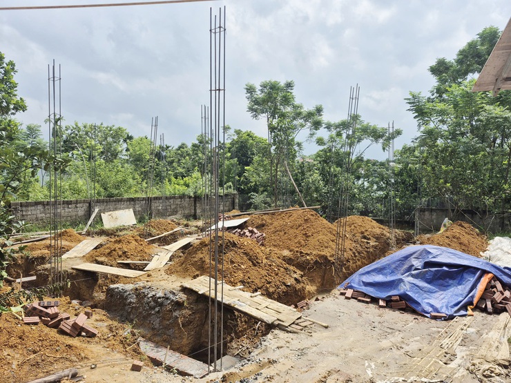 Xã Phú Cát: Hai hộ dân tự giác tháo dỡ công trình vi phạm, hoàn trả mặt bằng nguyên trạng- Ảnh 2.