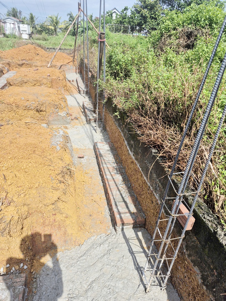 Xã Phú Cát: Hai hộ dân tự giác tháo dỡ công trình vi phạm, hoàn trả mặt bằng nguyên trạng- Ảnh 3.