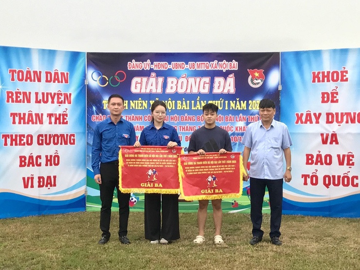 BẾ MẠC GIẢI BÓNG ĐÁ THANH NIÊN XÃ NỘI BÀI NĂM 2025- Ảnh 4.
