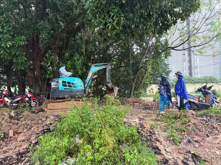 Phường Xuân Phương chủ động ứng phó, hỗ trợ người dân bị ảnh hưởng bởi bão số 10- Ảnh 5.