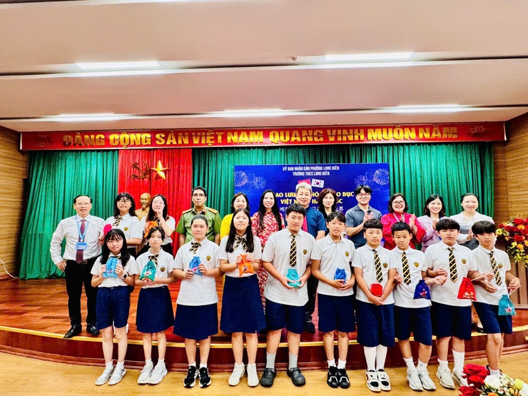 Trường THCS Long Biên tổ chức giao lưu văn hóa - ngôn ngữ với Trường Tiểu học Daeseong (Cheongju, Hàn Quốc)- Ảnh 2.