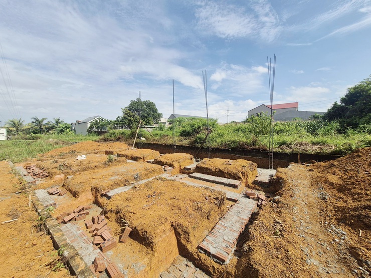 Xã Phú Cát: Hai hộ dân tự giác tháo dỡ công trình vi phạm, hoàn trả mặt bằng nguyên trạng- Ảnh 4.