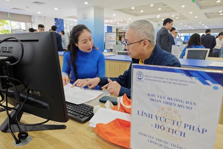 Bồi dưỡng văn hóa ứng xử và kỹ năng số hóa: Hà Nội nâng chất lượng phục vụ hành chính công- Ảnh 2.