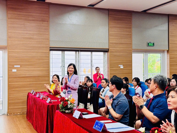 Trường THCS Long Biên tổ chức giao lưu văn hóa - ngôn ngữ với Trường Tiểu học Daeseong (Cheongju, Hàn Quốc)- Ảnh 5.