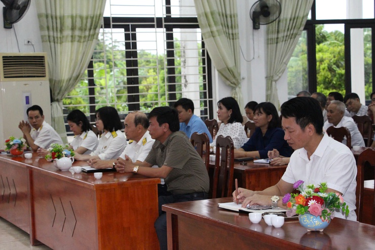 UBND xã Phúc Sơn tổ chức Hội nghị triển khai thu, nộp thuế sử dụng đất phi nông nghiệp năm 2025 qua ứng dụng eTax Mobile- Ảnh 1.