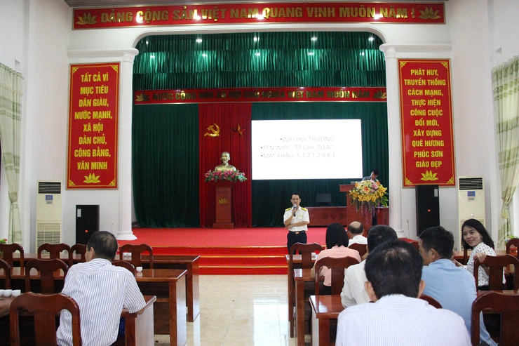 UBND xã Phúc Sơn tổ chức Hội nghị triển khai thu, nộp thuế sử dụng đất phi nông nghiệp năm 2025 qua ứng dụng eTax Mobile- Ảnh 2.