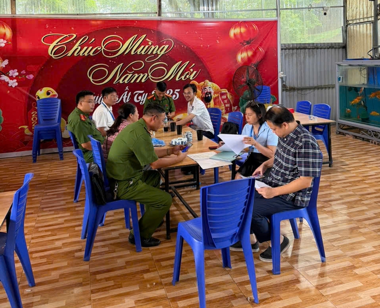 Kiểm tra cao điểm đối với các kho, xưởng vùng bãi thuộc phường Long Biên- Ảnh 2.