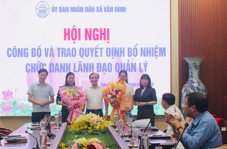 UBND xã Vân Đình tổ chức Hội nghị giao ban công tác tháng 9 và triển khai nhiệm vụ tháng 10/2025- Ảnh 7.