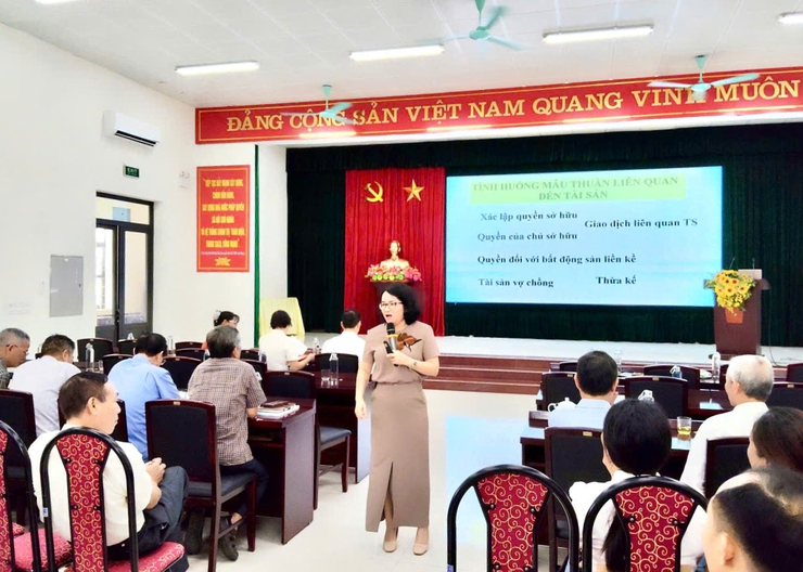 UBND phường Phú Lương tổ chức hội nghị tập huấn nghiệp vụ, kỹ năng hòa giải cơ sở cho đội ngũ hòa giải viên trên địa bàn phường năm 2025- Ảnh 2.