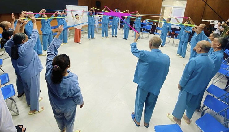 Bệnh viện Tâm thần Hà Nội chú trọng chăm sóc sức khỏe tâm thần cho người cao tuổi- Ảnh 1.