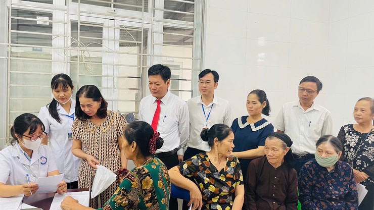 Trạm Y tế xã Phúc Thọ triển khai Chương trình phòng chống mù loà và khám, quản lý bệnh mạn tính không lây năm 2025 tại Điểm trạm Trạch Mỹ Lộc- Ảnh 2.