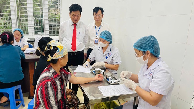 Trạm Y tế xã Phúc Thọ triển khai Chương trình phòng chống mù loà và khám, quản lý bệnh mạn tính không lây năm 2025 tại Điểm trạm Trạch Mỹ Lộc- Ảnh 3.