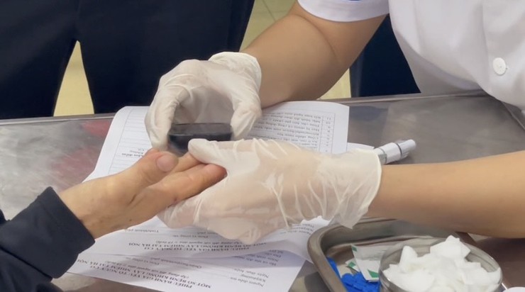 Trạm Y tế xã Phúc Thọ triển khai Chương trình phòng chống mù loà và khám, quản lý bệnh mạn tính không lây năm 2025 tại Điểm trạm Trạch Mỹ Lộc- Ảnh 5.