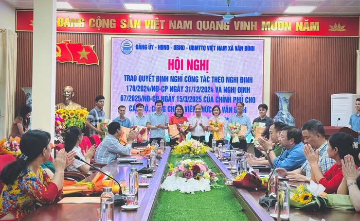 UBND xã Vân Đình tổ chức Hội nghị giao ban công tác tháng 9 và triển khai nhiệm vụ tháng 10/2025- Ảnh 6.