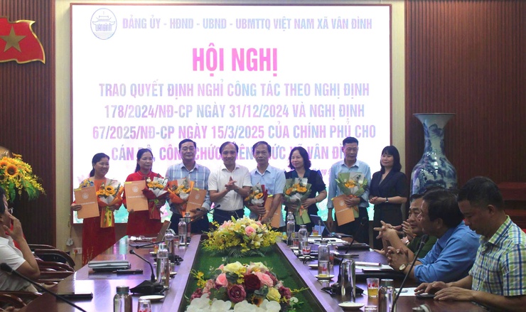 UBND xã Vân Đình tổ chức Hội nghị giao ban công tác tháng 9 và triển khai nhiệm vụ tháng 10/2025- Ảnh 5.