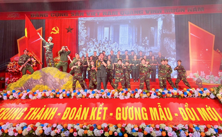 Đặc sắc chương trình văn nghệ chào mừng Đại hội đại biểu MTTQ Việt Nam và các tổ chức chính trị xã hội phường nhiệm kỳ 2025–2030- Ảnh 8.