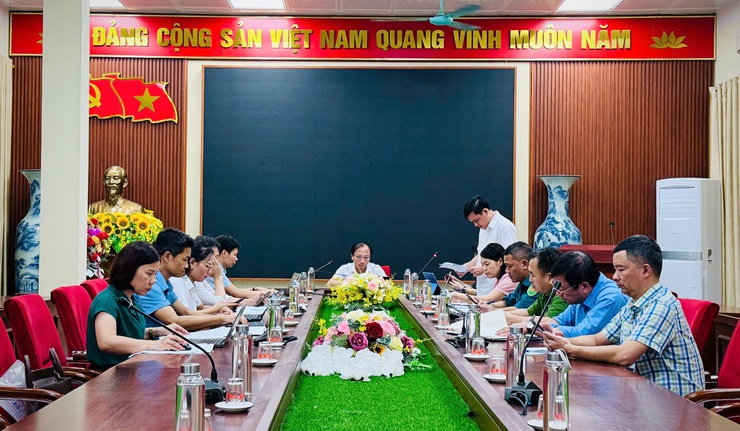 UBND xã Vân Đình tổ chức Hội nghị giao ban công tác tháng 9 và triển khai nhiệm vụ tháng 10/2025- Ảnh 1.