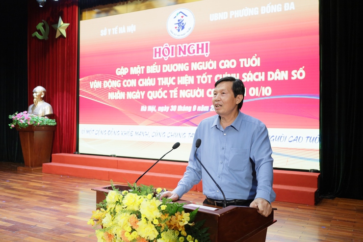 Gặp mặt biểu dương Người cao tuổi tiêu biểu trong công tác vận động con cháu thực hiện tốt chính sách dân số phường Đống Đa- Ảnh 1.
