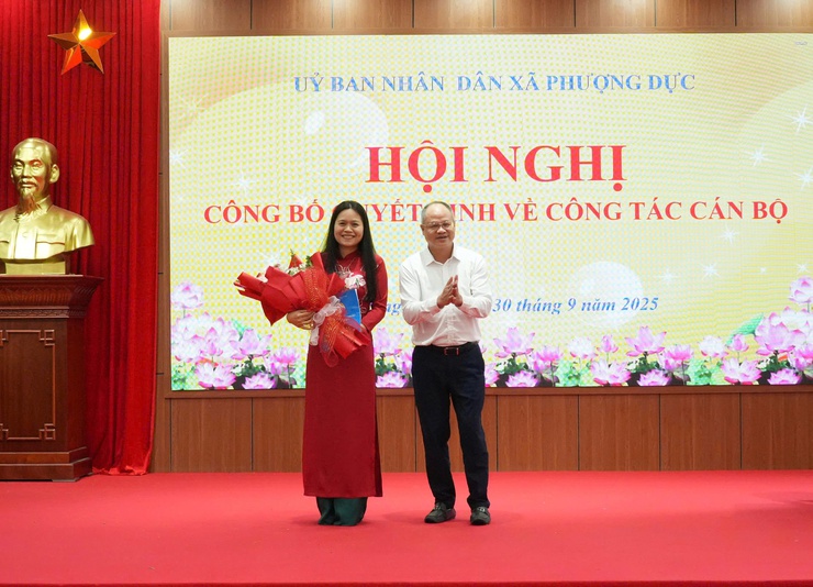 Công bố Quyết định tiếp nhận và bổ nhiệm Giám đốc Trung tâm Văn hóa – Thông tin và Thể thao xã Phượng Dực- Ảnh 1.