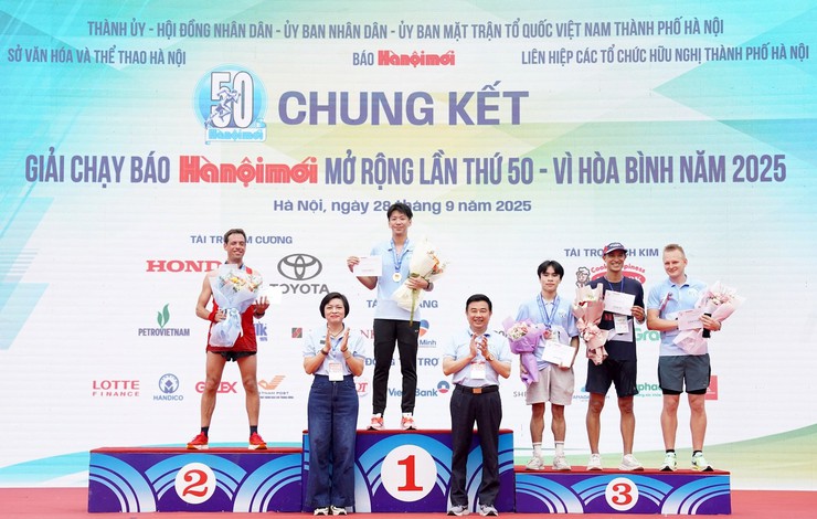 Chung kết Giải chạy Báo Hànộimới mở rộng lần thứ 50 - Vì hòa bình năm 2025- Ảnh 10.