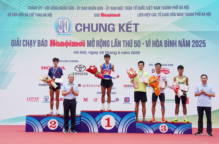 Chung kết Giải chạy Báo Hànộimới mở rộng lần thứ 50 - Vì hòa bình năm 2025- Ảnh 12.