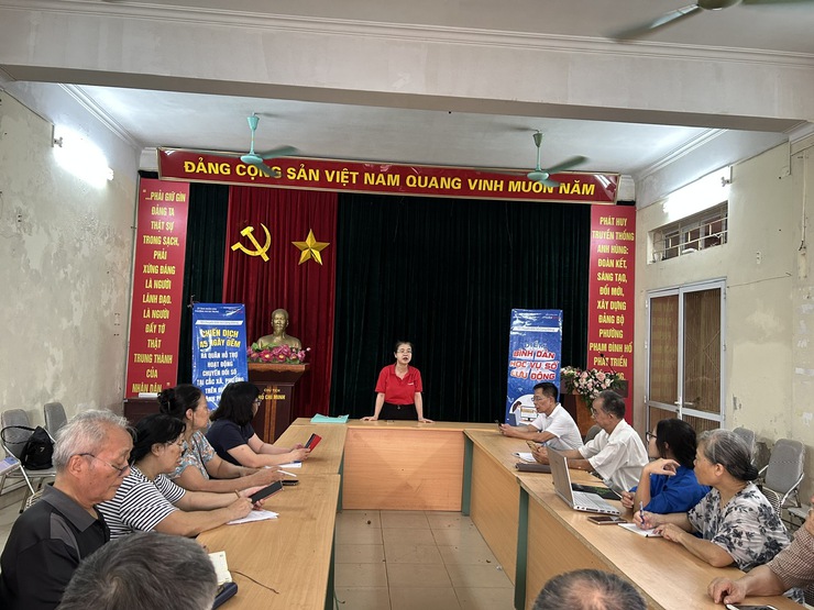"Bình dân học vụ số" và "Tổ ứng cứu công nghệ" phường Hai Bà Trưng cán đích mục tiêu 45 ngày đêm chuyển đổi số.- Ảnh 11.