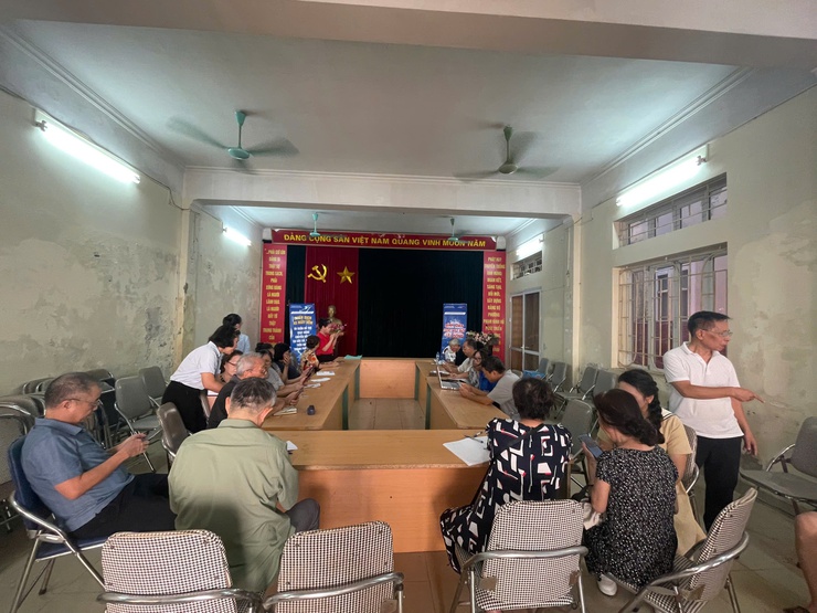 "Bình dân học vụ số" và "Tổ ứng cứu công nghệ" phường Hai Bà Trưng cán đích mục tiêu 45 ngày đêm chuyển đổi số.- Ảnh 9.