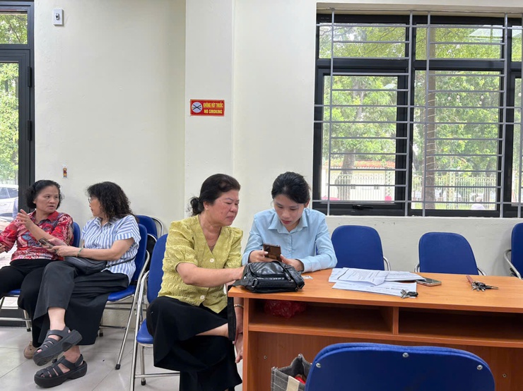 "Bình dân học vụ số" và "Tổ ứng cứu công nghệ" phường Hai Bà Trưng cán đích mục tiêu 45 ngày đêm chuyển đổi số.- Ảnh 19.