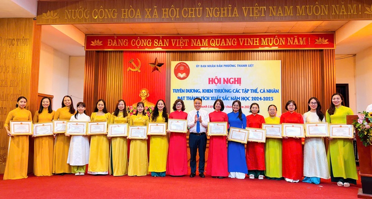 Phường Thanh Liệt: Tuyên dương, khen thưởng các tập thể, cá nhân đạt thành tích xuất sắc trong năm học 2024 – 2025- Ảnh 9.