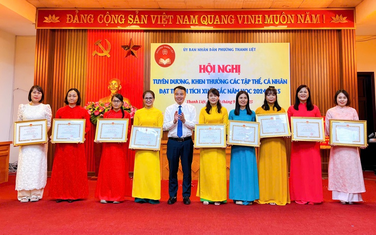 Phường Thanh Liệt: Tuyên dương, khen thưởng các tập thể, cá nhân đạt thành tích xuất sắc trong năm học 2024 – 2025- Ảnh 10.
