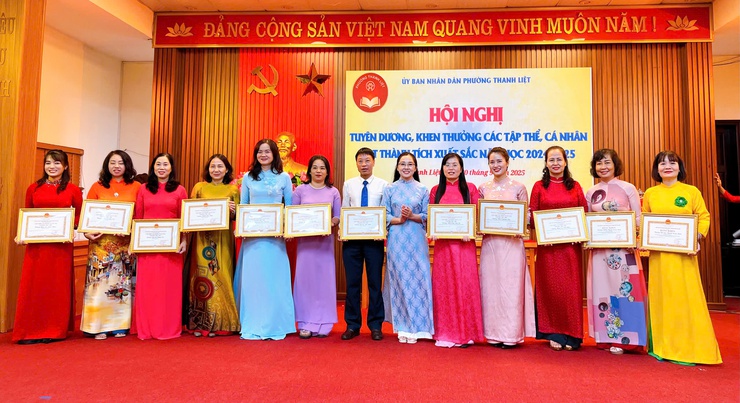 Phường Thanh Liệt: Tuyên dương, khen thưởng các tập thể, cá nhân đạt thành tích xuất sắc trong năm học 2024 – 2025- Ảnh 11.