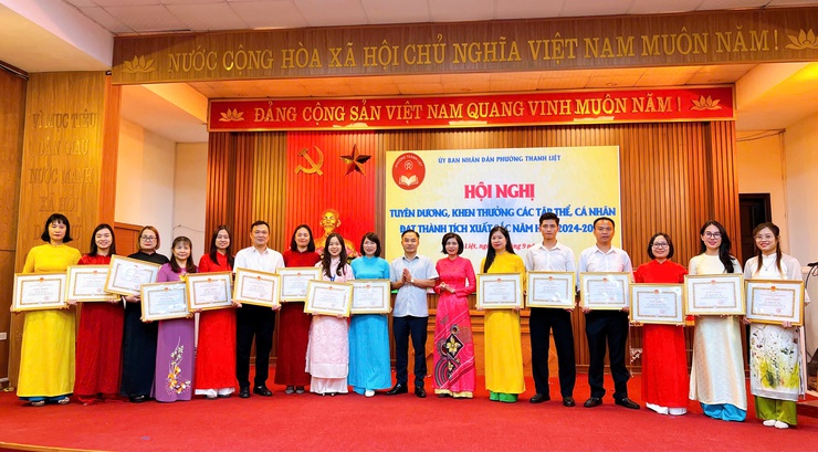 Phường Thanh Liệt: Tuyên dương, khen thưởng các tập thể, cá nhân đạt thành tích xuất sắc trong năm học 2024 – 2025- Ảnh 13.