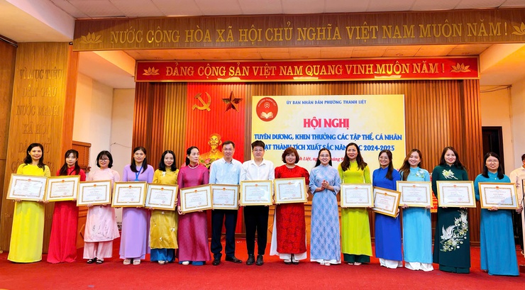 Phường Thanh Liệt: Tuyên dương, khen thưởng các tập thể, cá nhân đạt thành tích xuất sắc trong năm học 2024 – 2025- Ảnh 12.