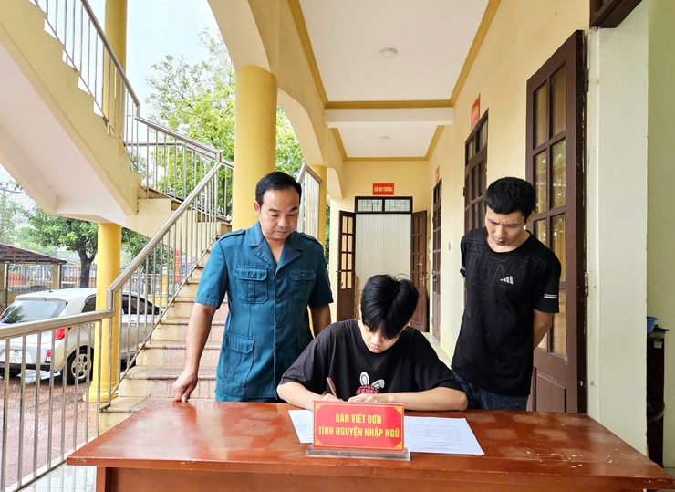 Thanh niên xã Phúc Thọ hăng hái viết đơn tình nguyện lên đường nhập ngũ năm 2026- Ảnh 4.