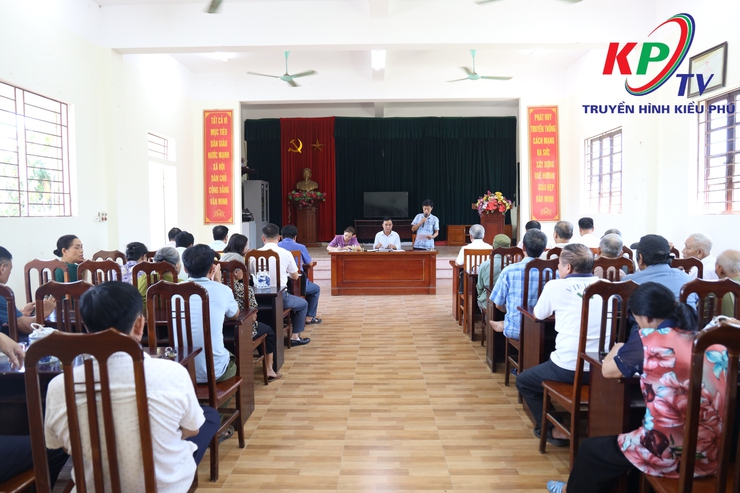 Đồng chí Đào Đức Anh- Phó bí thư thường trực Đảng ủy xã Kiều Phú dự sinh hoạt Đảng với Chi bộ thôn Thế Trụ- Ảnh 1.