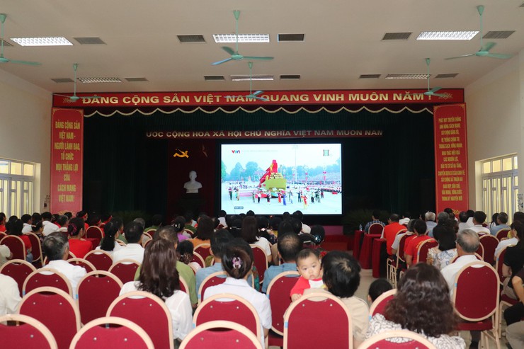 UBND xã Thuận An tổ chức trình chiếu trực tiếp Lễ diễu binh kỷ niệm Cách mạng Tháng Tám và Quốc khánh 2/9- Ảnh 3.