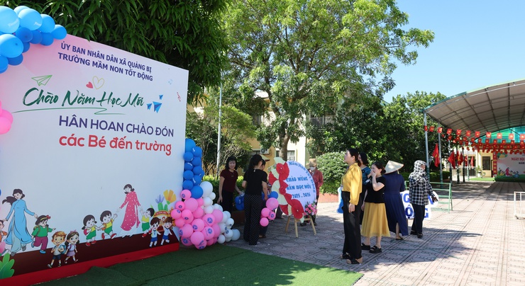 Lãnh đạo xã Quảng Bị kiểm tra công tác chuẩn bị tổ chức Lễ khai giảng năm học 2025-2026 tại một số trường học trên địa bàn- Ảnh 1.