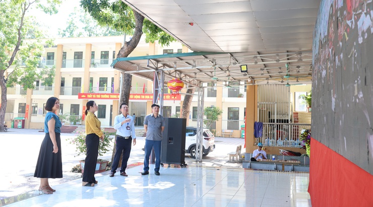 Lãnh đạo xã Quảng Bị kiểm tra công tác chuẩn bị tổ chức Lễ khai giảng năm học 2025-2026 tại một số trường học trên địa bàn- Ảnh 3.