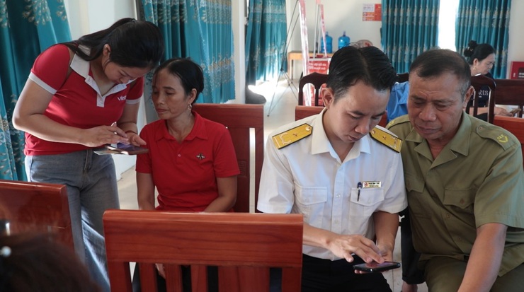 Xã Mỹ Đức ( TP Hà Nội) triển khai điểm "Bình dân học vụ số lưu động" tại thôn Đồi Dùng- Ảnh 3.