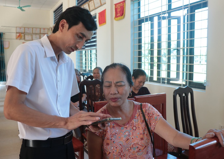 Xã Mỹ Đức ( TP Hà Nội) triển khai điểm "Bình dân học vụ số lưu động" tại thôn Đồi Dùng- Ảnh 5.