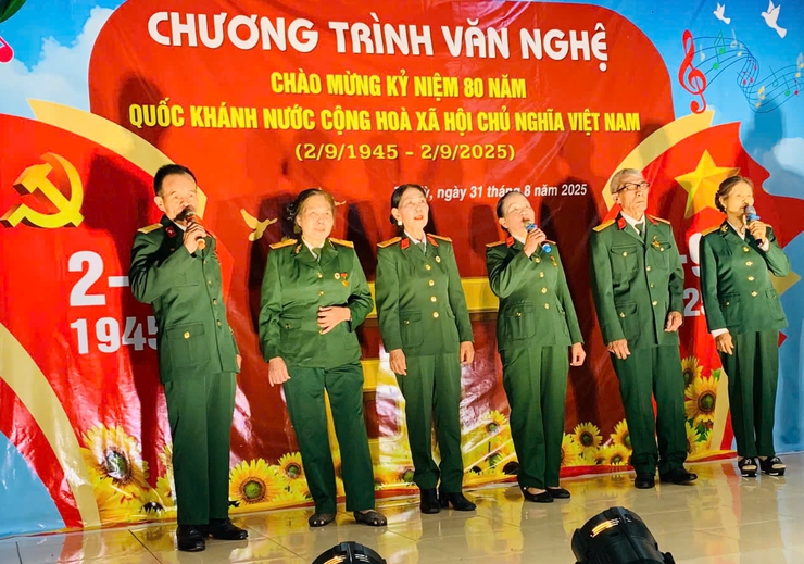 ỨNG HÒA SÔI NỔI CÁC HOẠT ĐỘNG VĂN HÓA, VĂN NGHỆ, THỂ DỤC THỂ THAO CHÀO MỪNG KỶ NIỆM 80 NĂM QUỐC KHÁNH 2/9.- Ảnh 37.