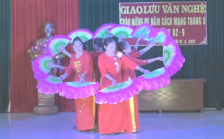 ỨNG HÒA SÔI NỔI CÁC HOẠT ĐỘNG VĂN HÓA, VĂN NGHỆ, THỂ DỤC THỂ THAO CHÀO MỪNG KỶ NIỆM 80 NĂM QUỐC KHÁNH 2/9.- Ảnh 34.