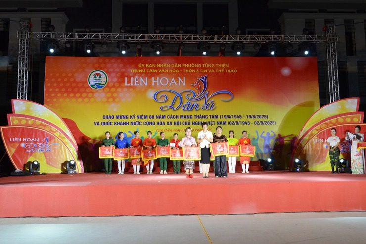 Sôi nổi liên hoan dân vũ phường Tùng Thiện năm 2025- Ảnh 2.
