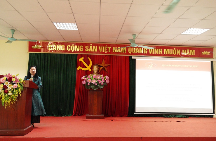 Khai giảng lớp bồi dưỡng nghiệp vụ công tác xây dựng Đảng cho Bí thư chi bộ thôn, tổ dân phố khu vực Chương Mỹ- Ảnh 3.